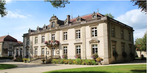 L'hotel de ville de Bourbonne les Bains